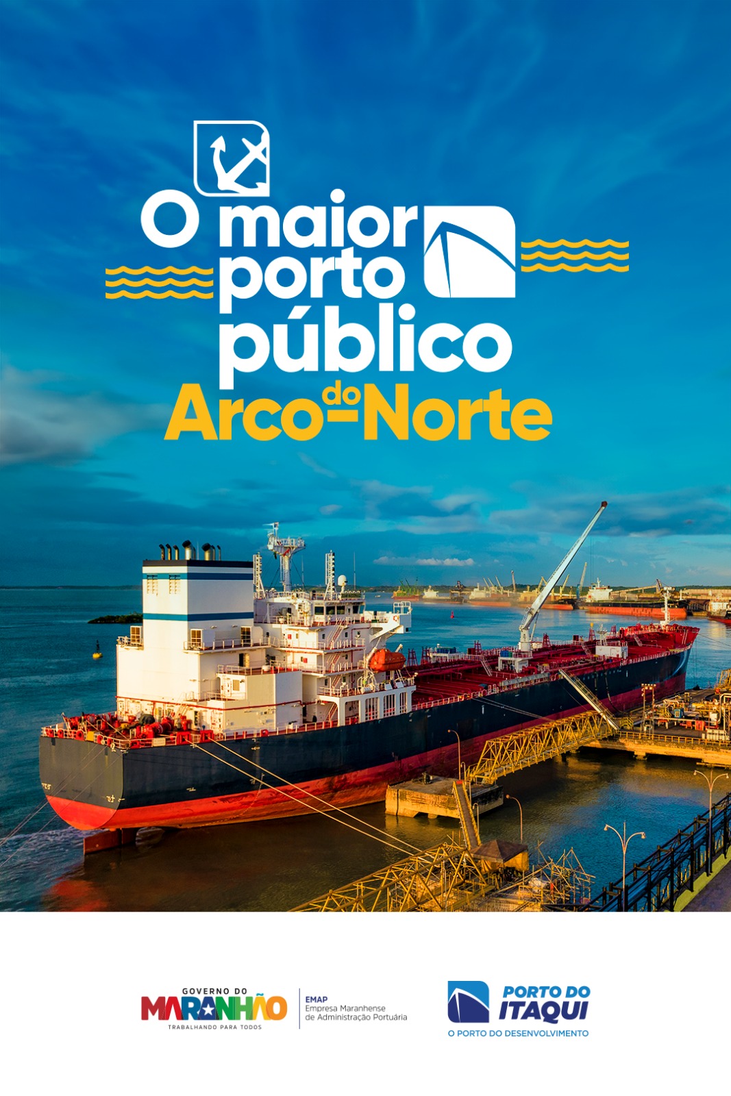 Navio atracado no Porto do Itaqui ao pôr do sol, com destaque para a infraestrutura portuária e a posição estratégica no Arco-Norte.